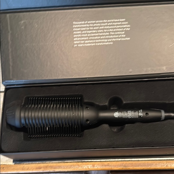 Black 4-in-1 Volumizing Hot Brush - Picture 4 of 5